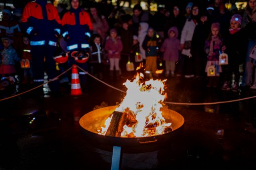 251117_Laternenumzug_Weltfrüchentag_3.jpg
