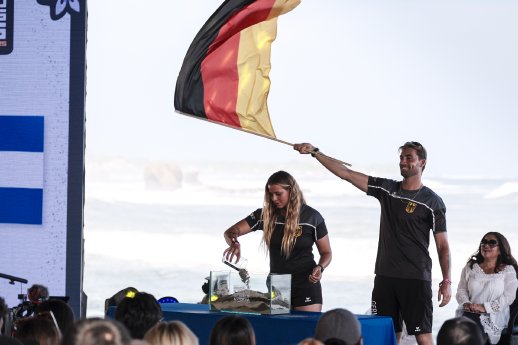 Surfteam Germany Sandzeremonie El Salvador Bjoern Lentfoehr HertzundKopf.JPG
