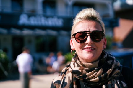 Meike Brockmann ist ein "Original" und Protagonistin der neusten Folge Ostseelauschen. @www.ostsee-schleswig-holstein.de