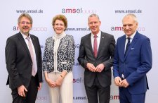 v.l.n.r.: Prof. Dr. med. Peter Flachenecker, Vorsitzender des Ärztlichen Beirats der AMSEL, Dr. Daniela Späth-Zöllner, Vorsitzende des Stiftungsrates der AMSEL Stiftung Ursula Späth, Jochen Haußmann MdL und Adam Michel, Vorsitzender der AMSEL, Copyright-Hinweis: © AMSEL e.V. / Martin Stollberg