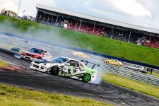 Heiße Drift Action in der Motorsport Arena