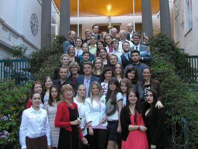 Die Seminar-Teilnehmenden im Garten der Gemeinnützigen (Quelle Foto: Hamann)