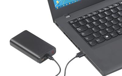 revolt Powerbank PB-510.pd, Quick Charge 3.0 & USB Typ C PD, 10.000 mAh, bis 3 A, 18 Watt, Copyright: PEARL.GmbH / www.pearl.de.
