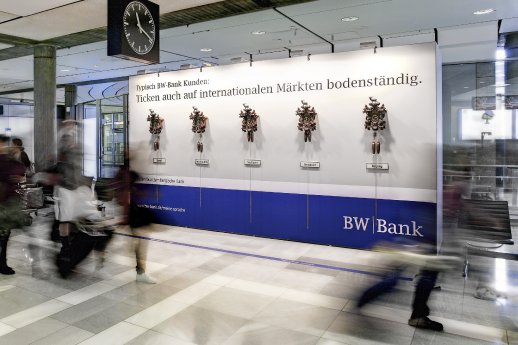 Flughafen_Stuttgart_LBBW_Kuckucksuhren_Kampagne_2011.jpg