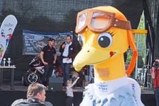 Giuseppetti auf der Bühne, Strauß in der Menge