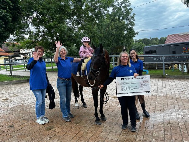 PM_2025_08_18_Scheckübergabe Gestüt Birkhof.jpg