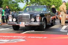 Classic 2014: Oberbürgermeister der Stadt Karlsruhe Frank Mentrup mit dem Dienstwagen von Günther Klotz.