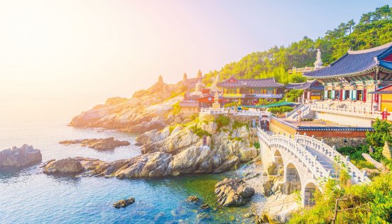 ©_CJNattanai_825118996_Haedong Yonggungsa Temple in Busan.jpg