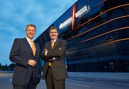 Halten die NürnbergMesse seit Jahren auf Erfolgskurs: die CEOs der NürnbergMesse Group (v.l.), Dr. Roland Fleck und Peter Ottmann. Foto: obx-news/NürnbergMesse