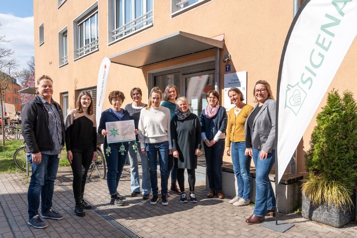 Scheckübergabe_SIGENA_kl.jpg
