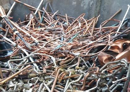 Sie suchen einen zuverlässigen Schrotthändler in Iserlohn , der Sie von Ihrem Schrott befreit? Wir von Schrotthändler plus sind für Sie da! Dank unserer Kompetenz und jahrelangen Erfahrung garantieren wir Ihnen einen reibungslosen Ablauf bei unserem Service