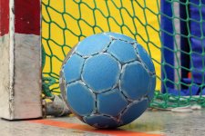 Das Runde muss ins Eckige. Die alte Weisheit von Sepp Herberger gilt natürlich auch beim Aachener Handball-Camp in den Herbstferien.