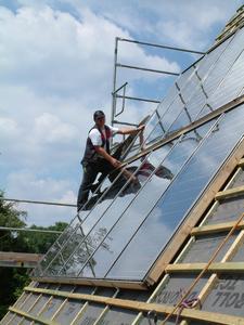 Auch für viele Solarmodule gelten die Zusatzmaßnahmen für Sturm- und Regensicherheit
