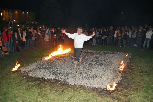 Feuerlauf_in_der_Heiltherme_Bad_Waltersdorf.jpg