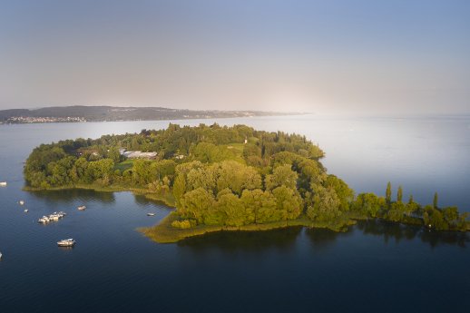 Konstanz-Litzelstetten-Mainau-Camping-Boote-Luftbild-03_Sommer_Copyright_MTK-Hari-Pulko.JPG