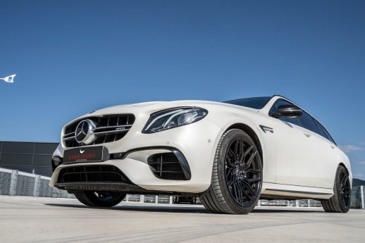 4.Mercedes Benz E Klasse AMG Barracuda Black Polish.jpg