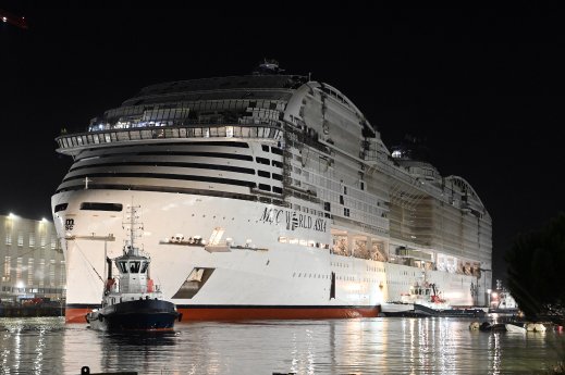 MSC World Asia float out - Photo Credit Bernard Biger - Chantiers de l'Atlantique 2.JPG